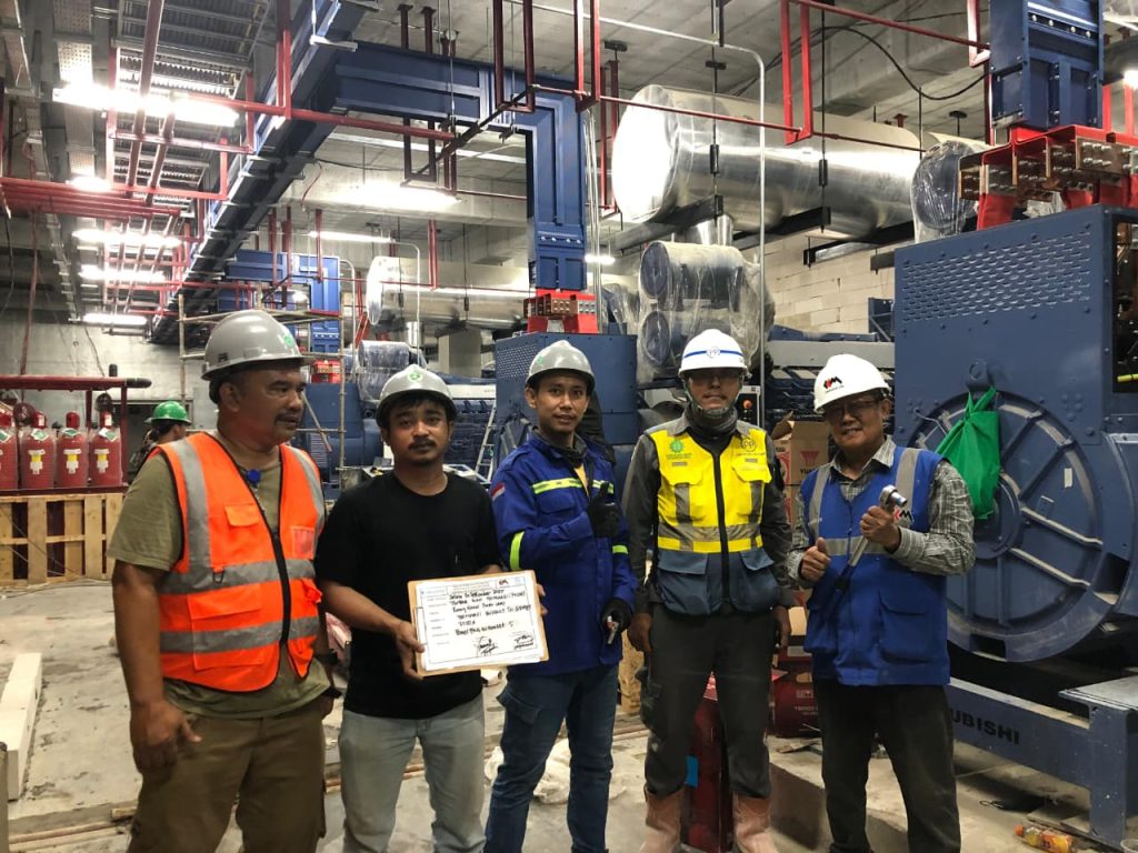 Tim engineer Prasetya Buanameka Utama Group berkolaborasi dalam proyek konstruksi